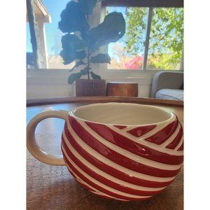 2013 Starbucks Red & White Swirl Candy Cane Holiday Coffee Cup Tea Mug 12oz